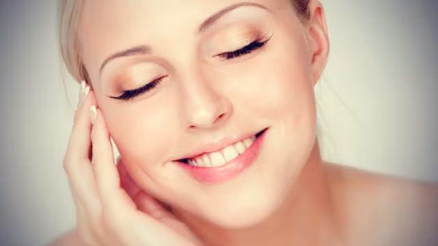 “Yêu” nhiều hơn: Theo một số nghiên cứu, “yêu” ít nhất một lần một tuần không chỉ giúp bạn sống lâu hơn mà còn có thể khiến bạn trông trẻ hơn đến bảy tuổi. Ảnh: RD. 