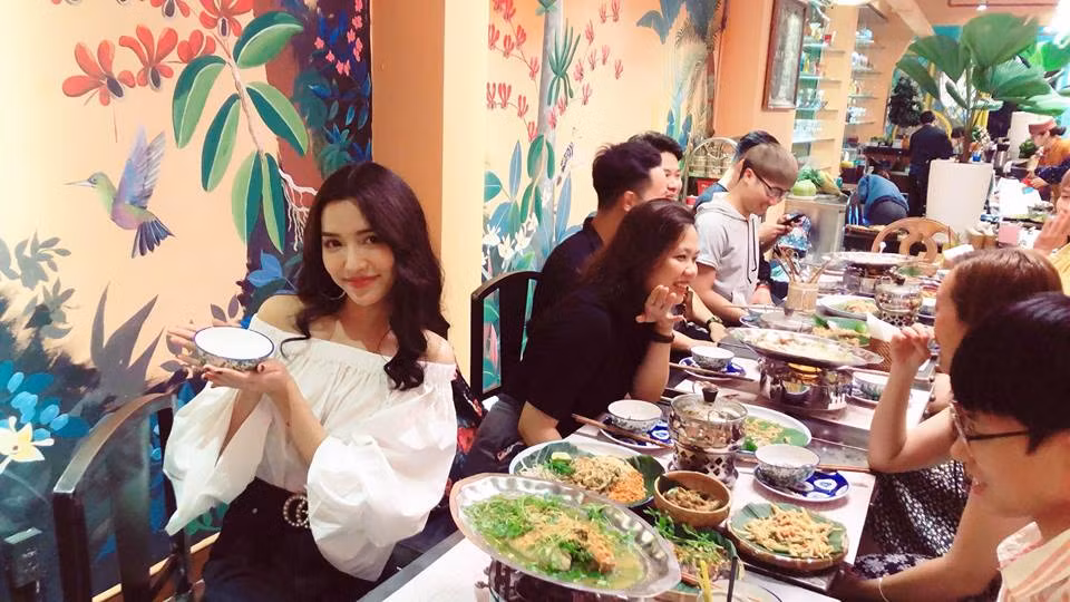 Đồng thời, nữ ca sĩ còn tập cho mình thói quen không ăn gì sau 19h. Cô áp dụng thực đơn giảm cân trong vòng một tuần, và sau đó để cho cơ thể nghỉ ngơi 1-2 ngày trước khi tiếp tục.