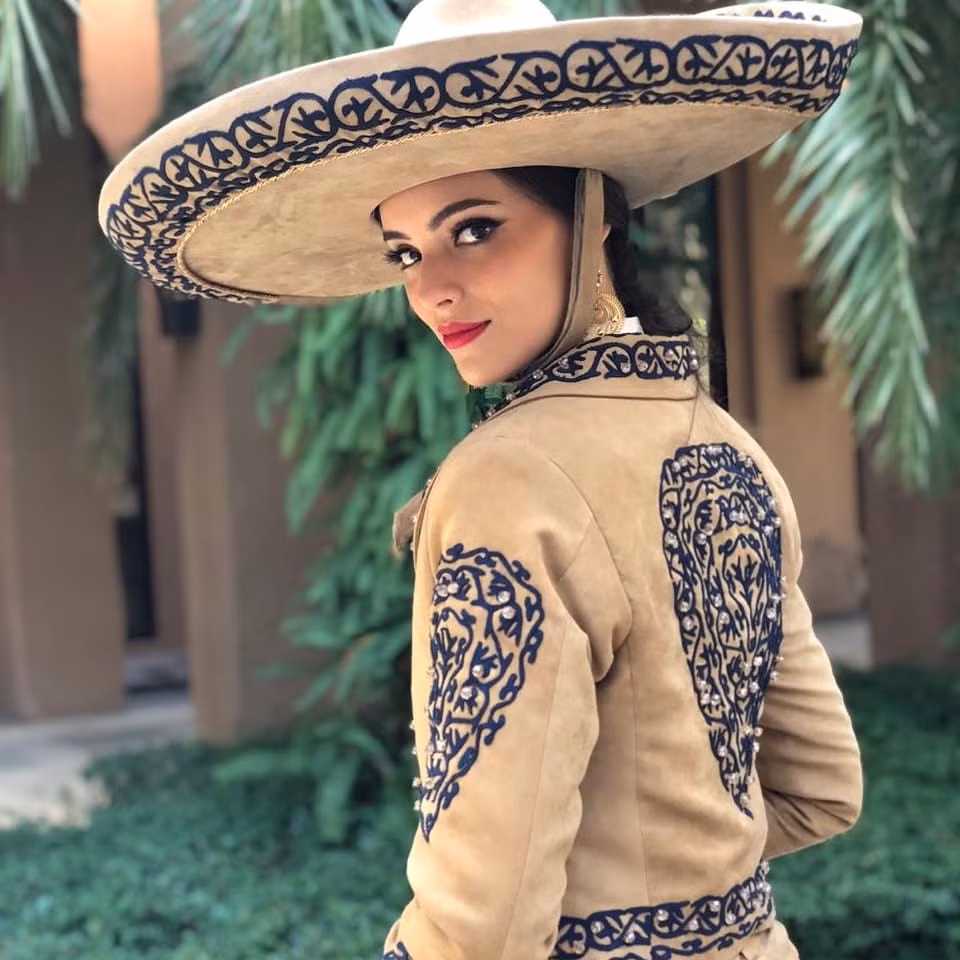 Vanessa Ponce mang vẻ đẹp đặc trưng của phụ nữ La-tinh với sống mũi cao cùng đôi mắt to, sâu rất hút hồn.