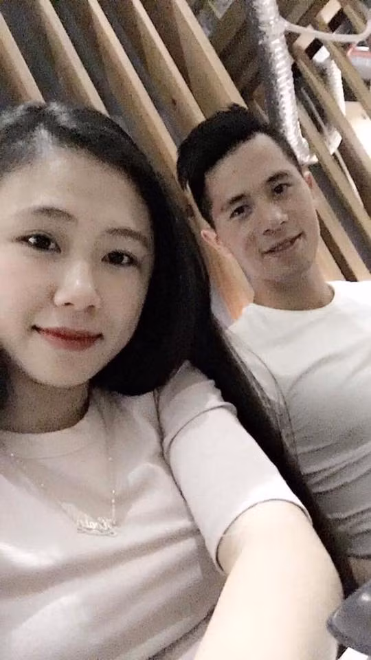Trang Heo còn ghi điểm nhờ sở hữu mái tóc dài, làn da trắng cùng vóc dáng khá thon gọn.