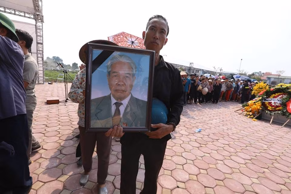 Anh: Nguoi dan que nha tiec thuong dong chi Do Muoi-Hinh-13