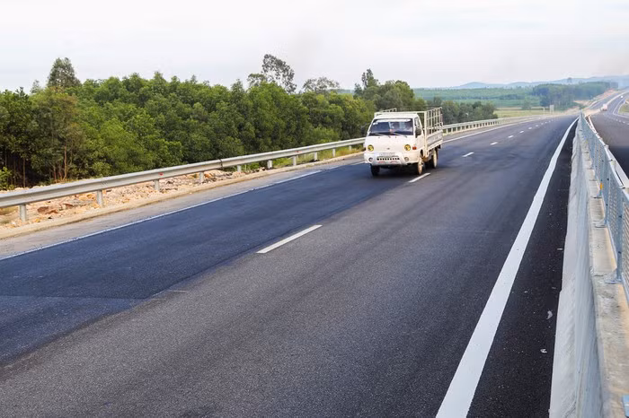 Vị trí hư hỏng ở Km 29 đã được các công nhân sửa xong. Dự kiến, trong tuần này các cơ quan chuyên môn của Bộ GTVT vào nghiệm thu việc sửa chữa. Nếu công tác sửa chữa không đảm bảo chất lượng, Bộ GTVT sẽ yêu cầu chủ đầu tư, đơn vị thi công làm lại. 