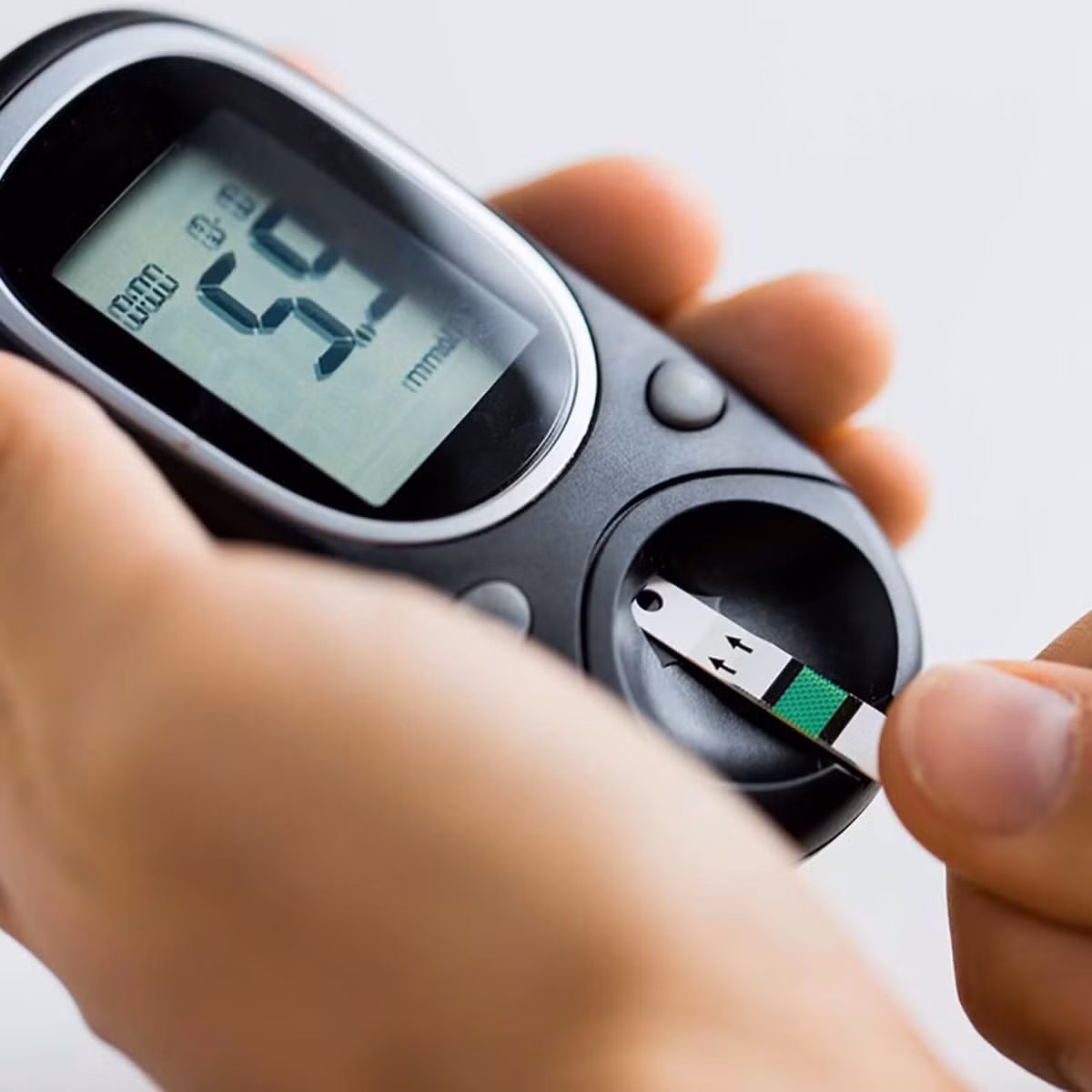 Giảm nguy cơ mắc bệnh tiểu đường tuýp 2: Không chỉ tốt cho sức khỏe tim mạch, ăn nhiều chất xơ có thể làm giảm nguy cơ mắc bệnh tiểu đường tuýp 2. Khi bổ sung chất xơ vào chế độ ăn hàng ngày, cơ thể sẽ hấp thu nhanh vì đường bị phá vỡ nhanh hơn giúp kiểm soát tốt hơn lượng đường trong máu.