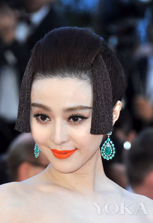 Một kiểu tóc khó hiểu giống các geisha Nhật Bản khiến Phạm Băng Băng mất điểm. 