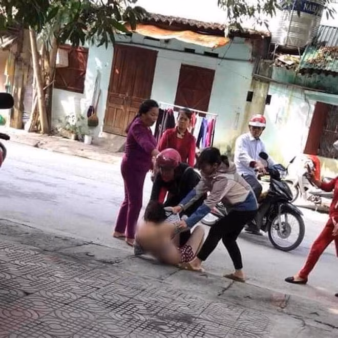 Xon xao me keo con gai di danh ghen, lot do nhan tinh cua con re
