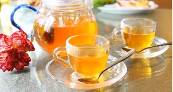 Trà yooja (trà citron) có nguồn gốc ở Hàn Quốc nhưng từ lâu đã trở thành một thành phần phổ biến trên các thực đơn của nhiều nhà hàng ở Mỹ. Được làm từ nhiều loại trái cây khác nhau, trà yooja có hương vị chua cay gần giống như hương của vỏ quýt. Một số nơi chế biến trà yooja từ mận xanh Hàn Quốc cùng với mật ong và đường tạo nên những hương vị khác nhau không kém phần hấp dẫn.