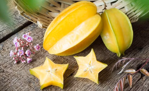 Quả khế chứa một loại độc tố nghiêm trọng có khả năng phá hoại hệ thống thận. Những người thận khỏe thường có thể dễ dàng lọc bỏ độc tố. Khế đặc biệt nguy hiểm đối với những người không biết rằng họ đang ở giai đoạn sớm của chứng suy thận.