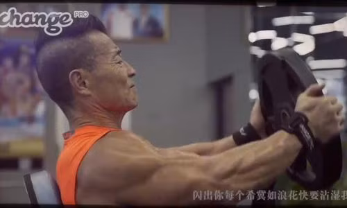 Bí kíp giúp quý ông 69 tuổi vẫn giữ được cơ bắp nổi cuồn cuộn Bi kip giup quy ong 69 tuoi van giu duoc co bap noi cuon cuon