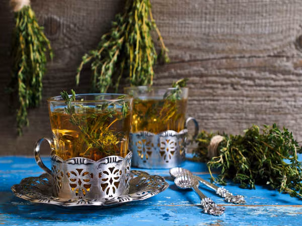 Trà Thyme (cỏ xạ hương) có tính chất làm dịu và kháng khuẩn cho đường tiêu hóa. Đun sôi một cốc nước và thêm 1 muỗng cà phê cỏ xạ hương. Hãy uống trà này một lần mỗi ngày.