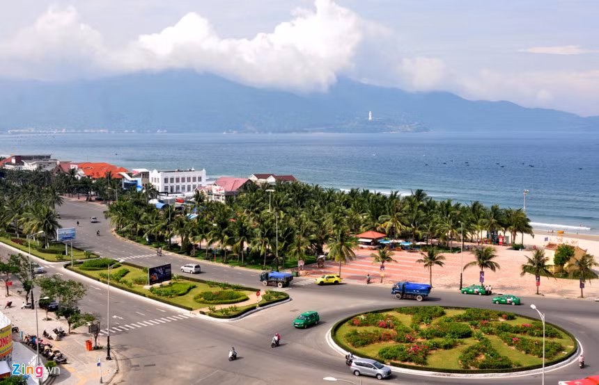 Đà Nẵng: Đà Nẵng là một thành phố bình yên và thân thiện với nhiều món ngon tuyệt vời. Các tour ẩm thực là một cách lý tưởng để bạn khám phá Đà Nẵng. Sau khi đã ăn no, bạn có thể thư giãn ở bãi biển hoặc tham quan Ngũ Hành Sơn. Ảnh: Zing. 