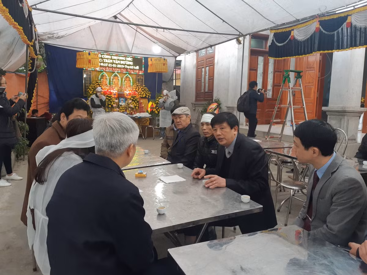 Lời động viên an ủi giúp người thân nạn nhân vơi bớt nỗi đau.