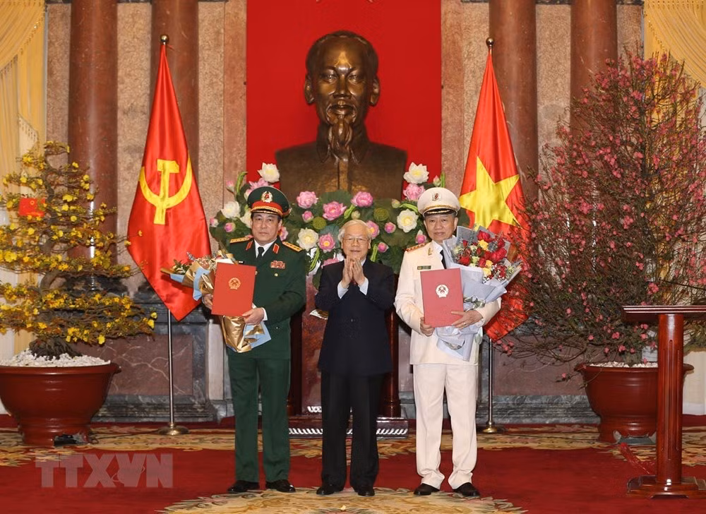 Chu tich nuoc phong ham dai tuong Bo truong To Lam va dong chi Luong Cuong