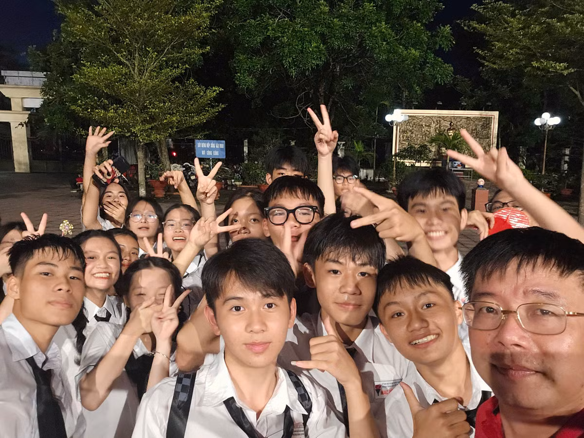 Thầy Hiệu trưởng trải lòng về “thư ngỏ” giữa “tâm bão” dạy thêm học thêm - Hình 5 Thay Hieu truong trai long ve “thu ngo” giua “tam bao” day them hoc them-Hinh-5