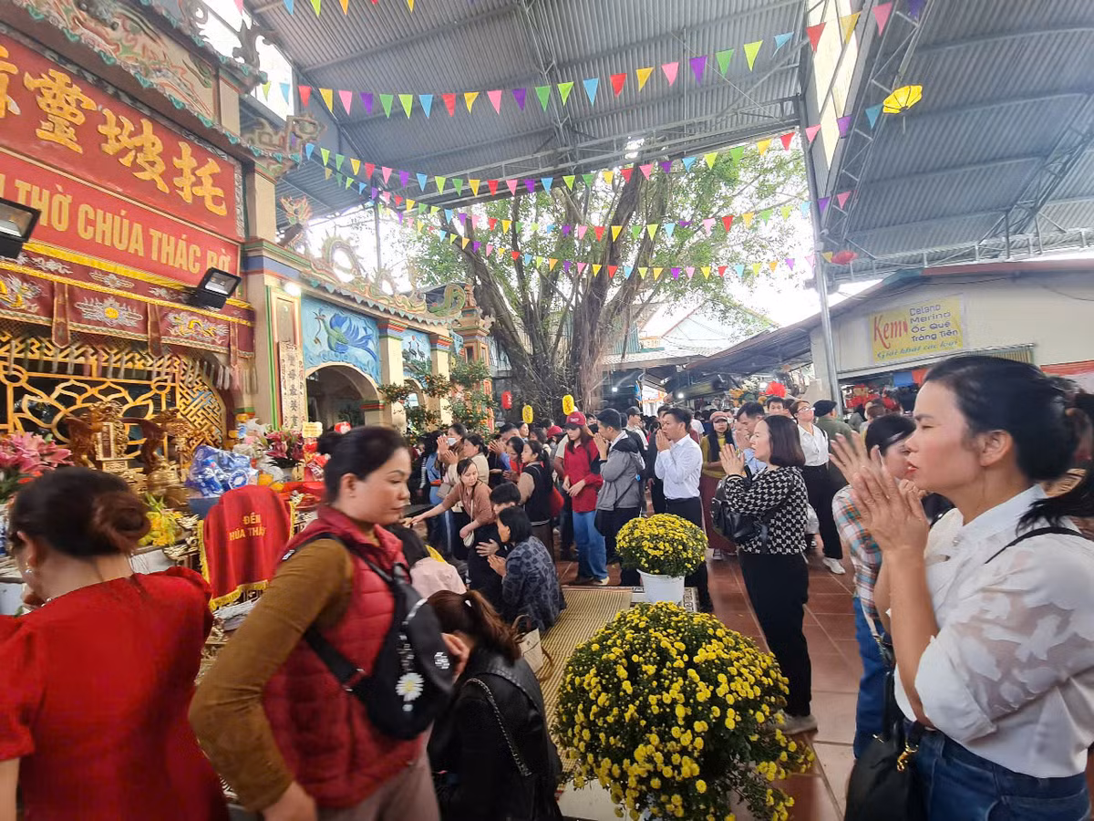 PGS.TS Bui Hoai Son: Tra lai ve dep cho le hoi