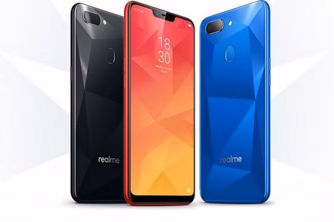  5. Realme 2 64GB (pin 4230 mAh) Giá bán: 4,49 triệu đồng Nếu yêu thích phong cách “tai thỏ” của năm 2018, người dùng có thể lựa chọn Realme 2. Bên cạnh việc sở hữu viên pin dung lượng lớn, chiếc smartphone này cũng có RAM 4GB, bộ nhớ trong 64GB nhưng dùng chip yếu hơn Xiaomi Note 6 Pro (Realme 2 chỉ tích hợp chip Snapdragon 450). Giống như các sản phẩm hác trong cùng tầm giá, thiết bị cũng có cụm camera sau kép 13MP + 2MP để chụp ảnh chân dung đẹp, camera selfie chỉ có chất lượng 8MP đủ dùng.