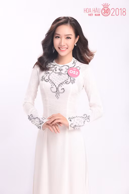 Hồng Tuyết mang vẻ đẹp khác lạ giữa dàn thí sinh.