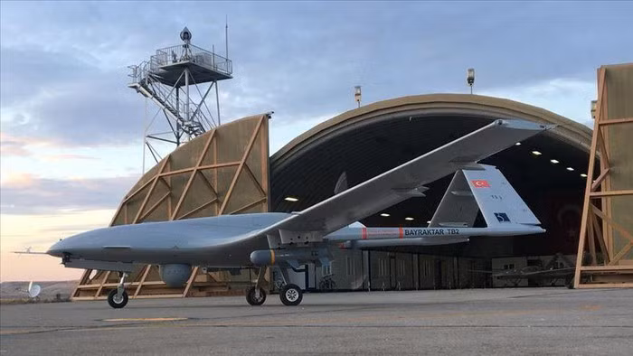 Cụ thể, Bombardier Recreational Products (BRP) của Canada cho biết, họ đang tạm ngừng việc cung cấp động cơ dành cho máy bay không người lái “được các quốc gia sử dụng một cách không rõ ràng”.