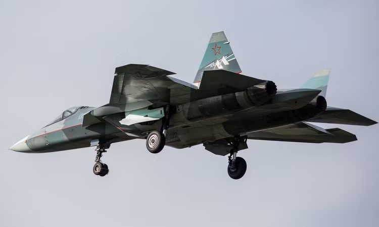 “Kết quả là hợp đồng cho 76 máy bay Su-57 đã ký vào năm 2019 cho đến năm 2028 chắc chắn sẽ được hoàn thành đúng thời hạn”, nguồn tin nhấn mạnh và được trang tin tức Vzglyad đăng tải.