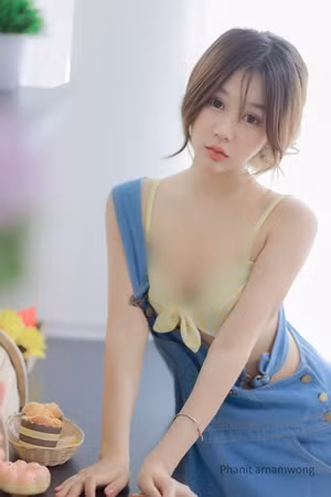 Tuy vậy, cô nàng vẫn bị "trừ điểm" vì theo nhiều người, hot girl cố tình hở hang một cách khác biệt để gây sự chú ý.