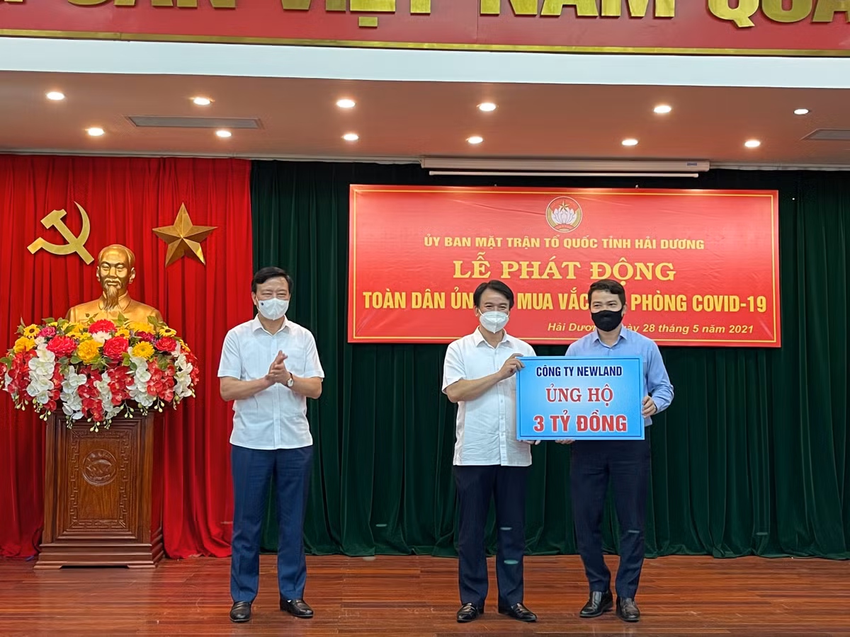 Hải Dương: Hơn 70 tỷ ủng hộ Quỹ vaccine COVID-19 ngay khi phát động - Hình 11 Hai Duong: Hon 70 ty ung ho Quy vaccine COVID-19 ngay khi phat dong-Hinh-11