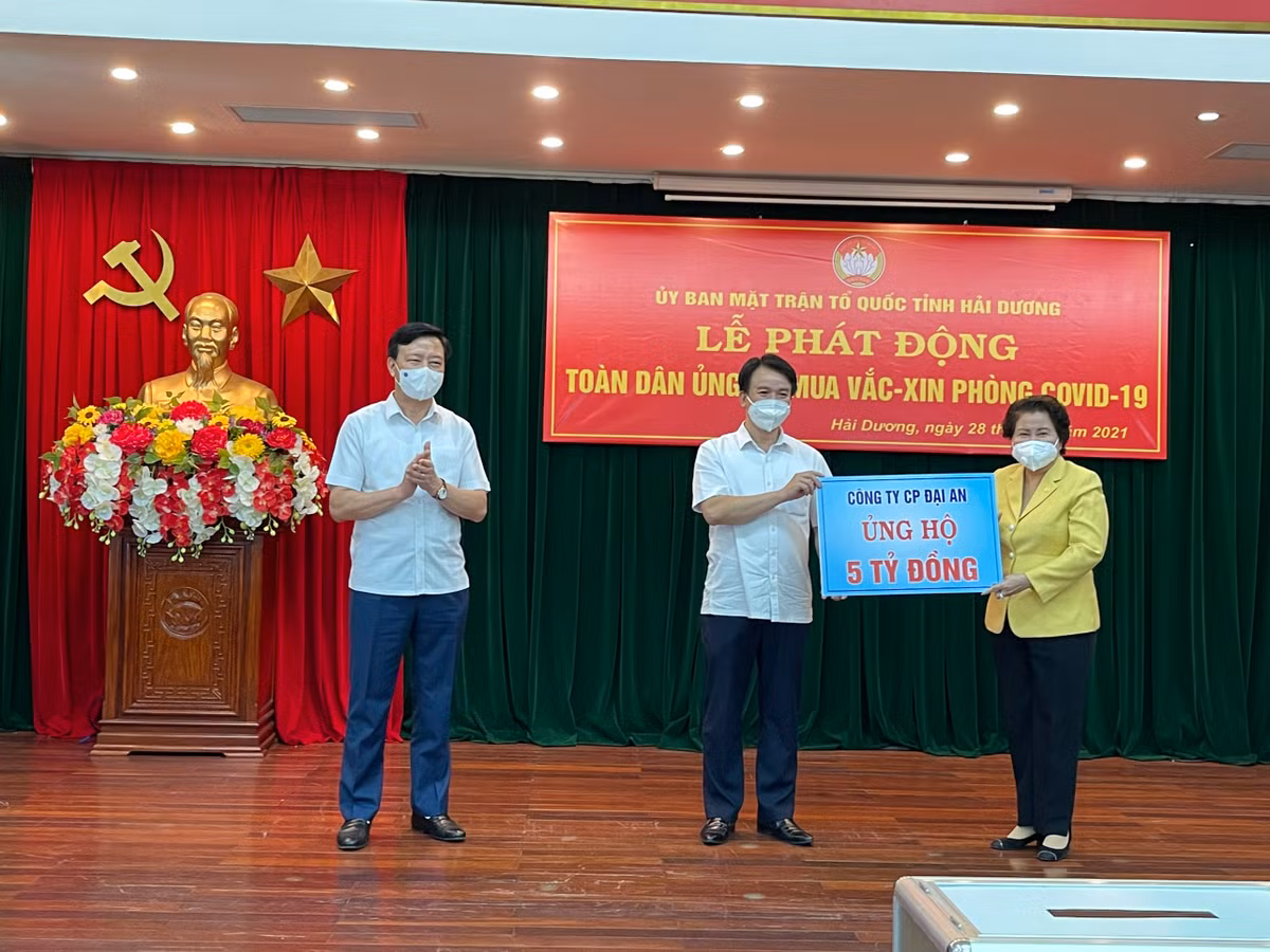 Hải Dương: Hơn 70 tỷ ủng hộ Quỹ vaccine COVID-19 ngay khi phát động - Hình 12 Hai Duong: Hon 70 ty ung ho Quy vaccine COVID-19 ngay khi phat dong-Hinh-12