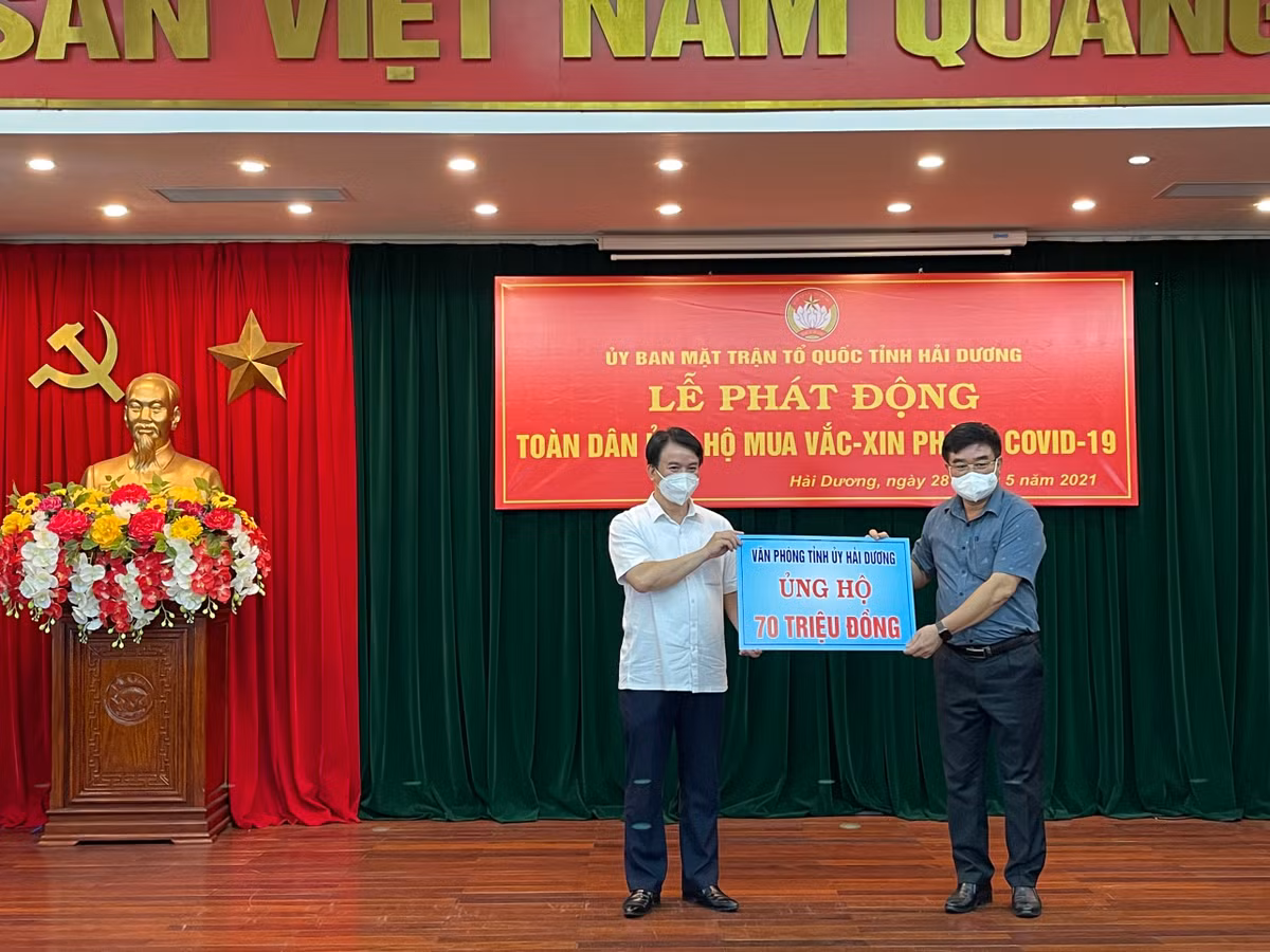 Hải Dương: Hơn 70 tỷ ủng hộ Quỹ vaccine COVID-19 ngay khi phát động - Hình 16 Hai Duong: Hon 70 ty ung ho Quy vaccine COVID-19 ngay khi phat dong-Hinh-16