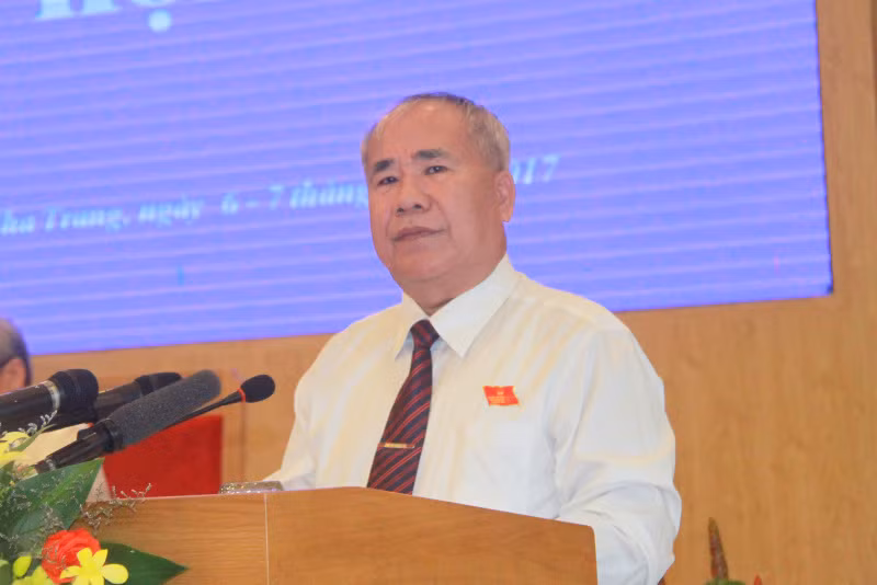 Khoi to, bat tam giam cuu Pho chu tich UBND tinh Khanh Hoa
