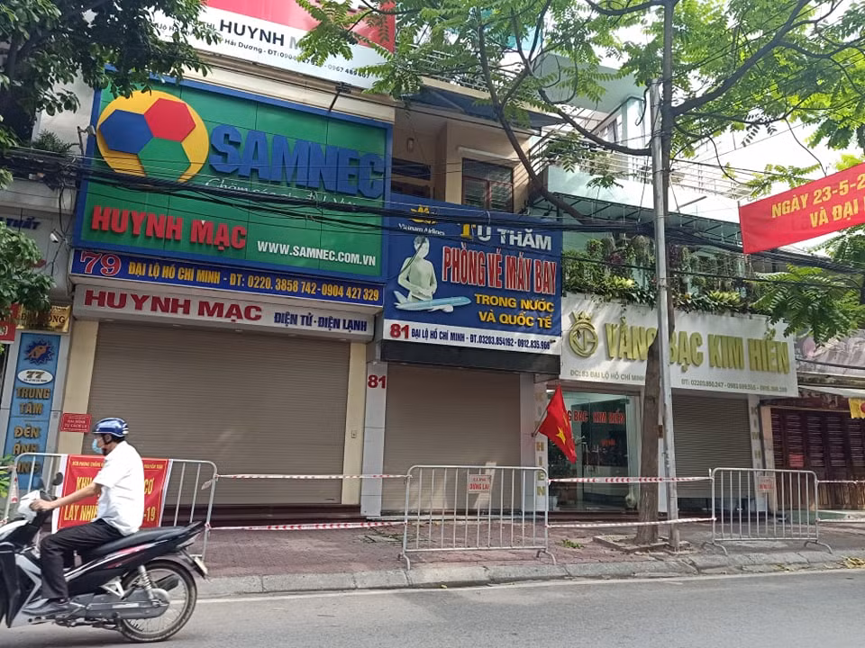 “Cau gio” 90 phut, hai vo chong mac COVID-19 o Hai Duong bi dieu tra