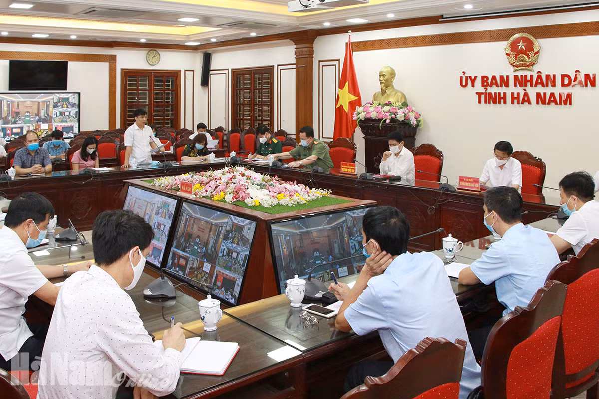  Hà Nam xem xét, xử lý hàng loạt cán bộ: Mới đây, ngày 4/5, UBND tỉnh Hà Nam có báo cáo số 67/BC-UBND gửi Thủ tướng Chính phủ về việc xem xét, xử lý trách nhiệm liên quan đến ổ dịch COVID-19 tại Hà Nam. (Ảnh: Báo Hà Nam)