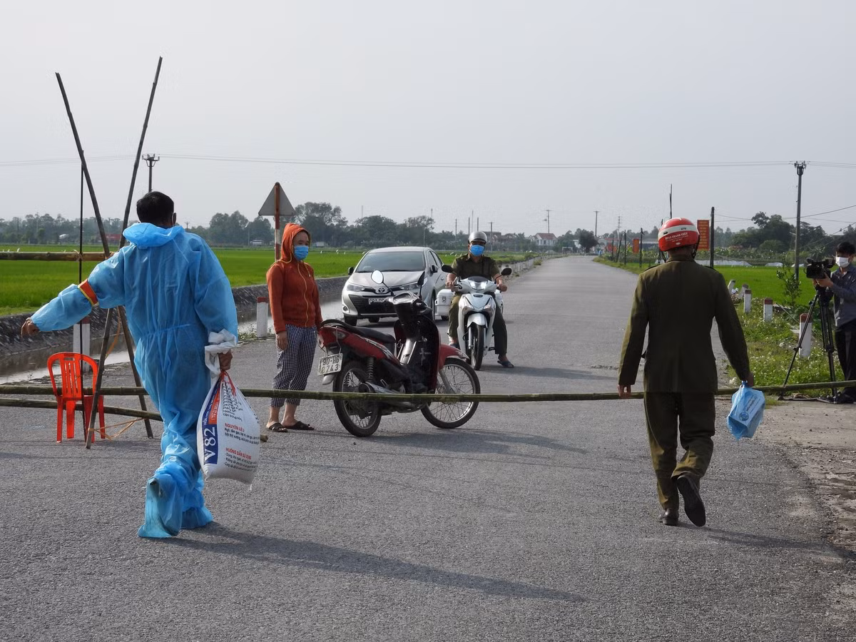 Cụ thể, khởi tố vụ án làm lây lan dịch bệnh truyền nhiễm tại thôn Quan Nhân, xã Đạo Lý, huyện Lý Nhân, tỉnh Hà Nam, theo điều 240 của Bộ luật hình sự. 