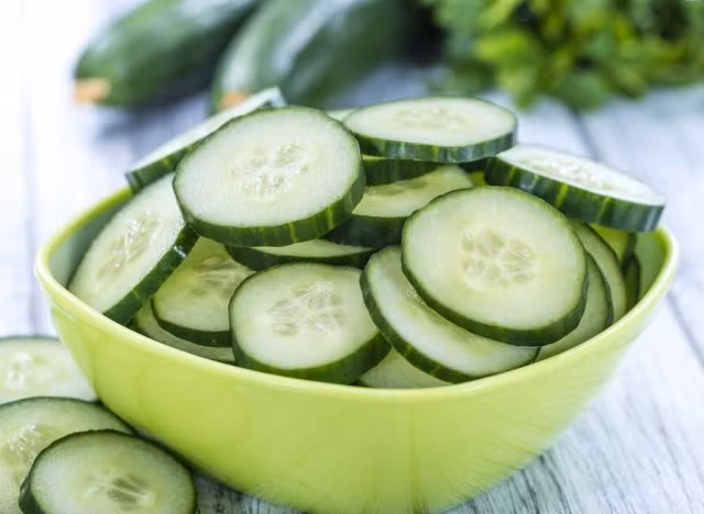 5 thay đổi xảy ra với cơ thể cực nhanh khi ăn dưa chuột mỗi ngày - Hình 3 5 thay doi xay ra voi co the cuc nhanh khi an dua chuot moi ngay-Hinh-3
