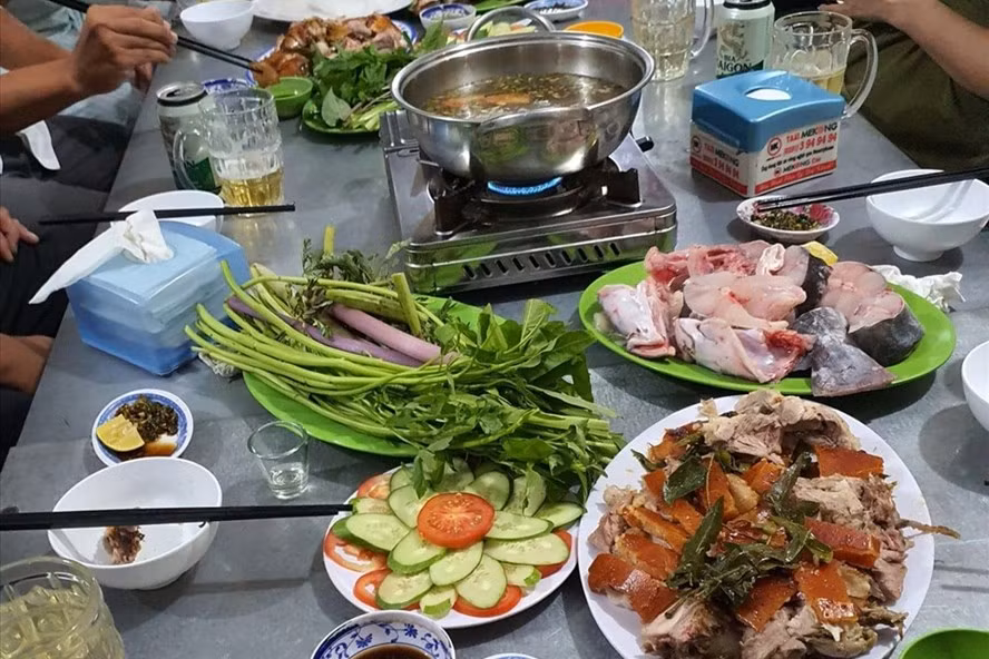 Chi phi tiep khach tien ty, bao quan lon linh an ky luat?-Hinh-3
