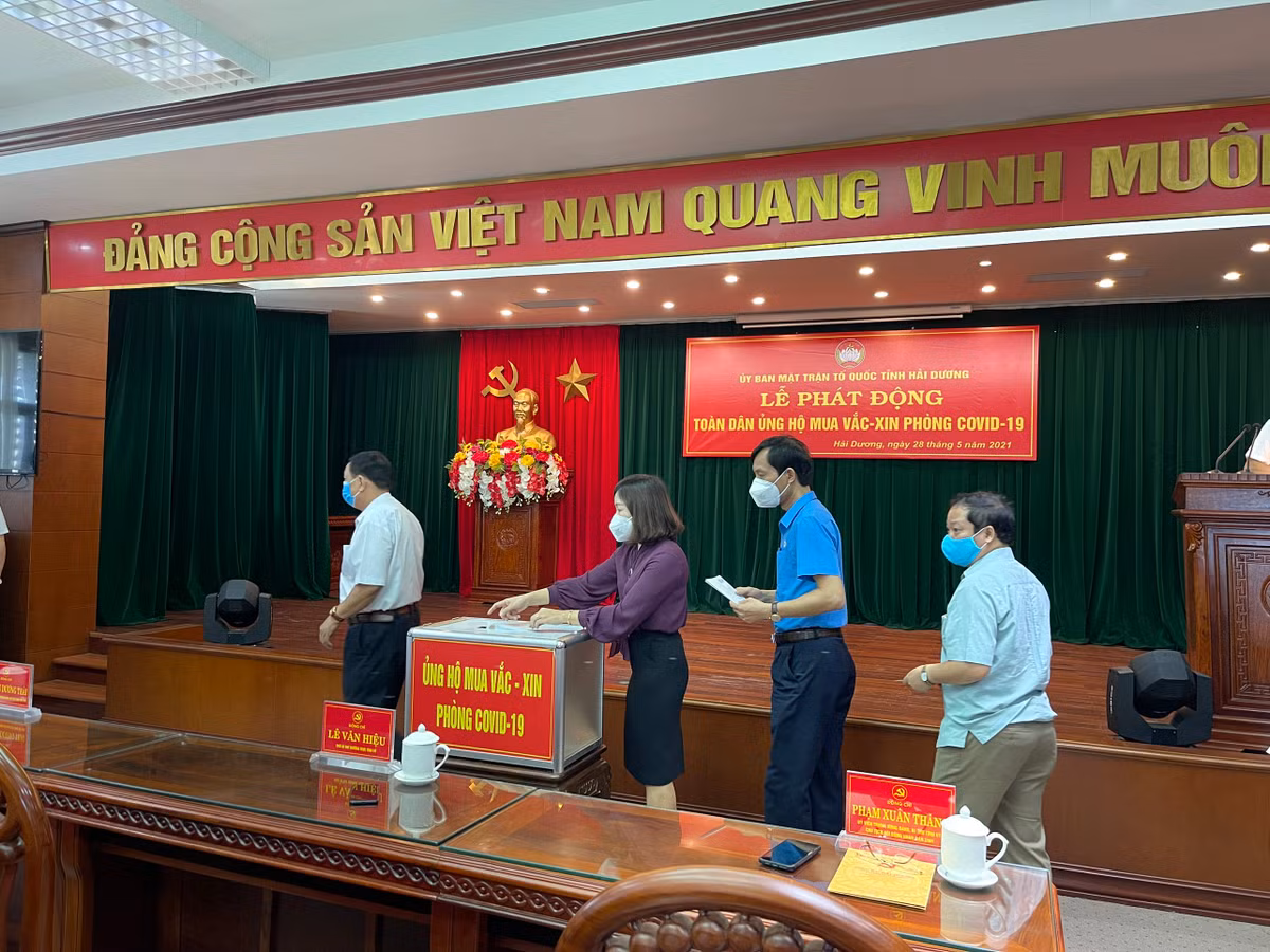Hải Dương: Hơn 70 tỷ ủng hộ Quỹ vaccine COVID-19 ngay khi phát động - Hình 8 Hai Duong: Hon 70 ty ung ho Quy vaccine COVID-19 ngay khi phat dong-Hinh-8