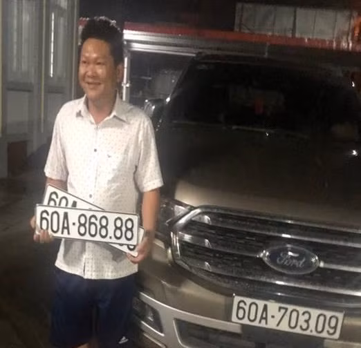 Cong an Dong Nai xu phat nguoi su dung bien so xe gia “60A-868.88”-Hinh-3