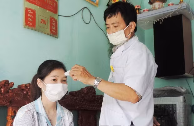  Thí điểm cách ly F1 tại nhà: Mới đây, Phó Thủ tướng Vũ Đức Đam đề nghị tỉnh Bắc Ninh mạnh dạn tính đến trong tình huống có nhiều người bị nhiễm, có nhiều F1 mà các khu cách ly tập trung không đáp ứng đủ, thì nghiên cứu, khảo sát, trước hết ở những gia đình có điều kiện về nhà cửa, có khoảng cách với những nhà xung quanh… để thí điểm quy mô nhỏ là cho F1 cách ly tại nhà, có kết hợp giám sát bằng công cụ công nghệ, đồng thời kêu gọi sự giám sát, giúp đỡ của hàng xóm lân cận.