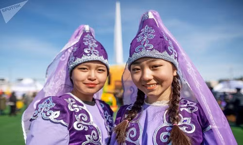Ve dep cua phu nu Kazakhstan trong le hoi mung nam moi