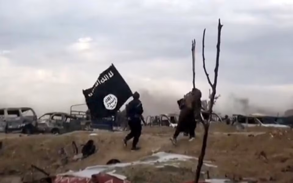 Phien quan IS ac chien luc luong SDF tai “chao lua” Baghouz-Hinh-3