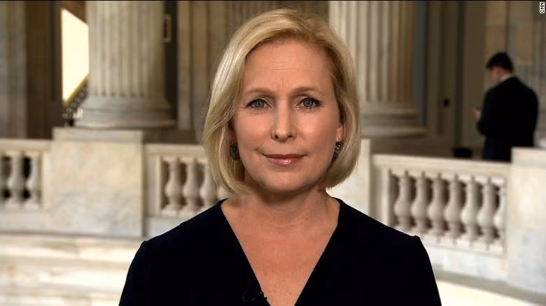 Sau khi bà Hillary Clinton được bổ nhiệm làm Ngoại trưởng Mỹ năm 2009, bà Kirsten được "nhắm" vào chiếc ghế Thượng viện mà bà Clinton bỏ trống và giành chiến thắng trong cuộc bầu cử đặc biệt năm 2010. Ảnh: CNN.