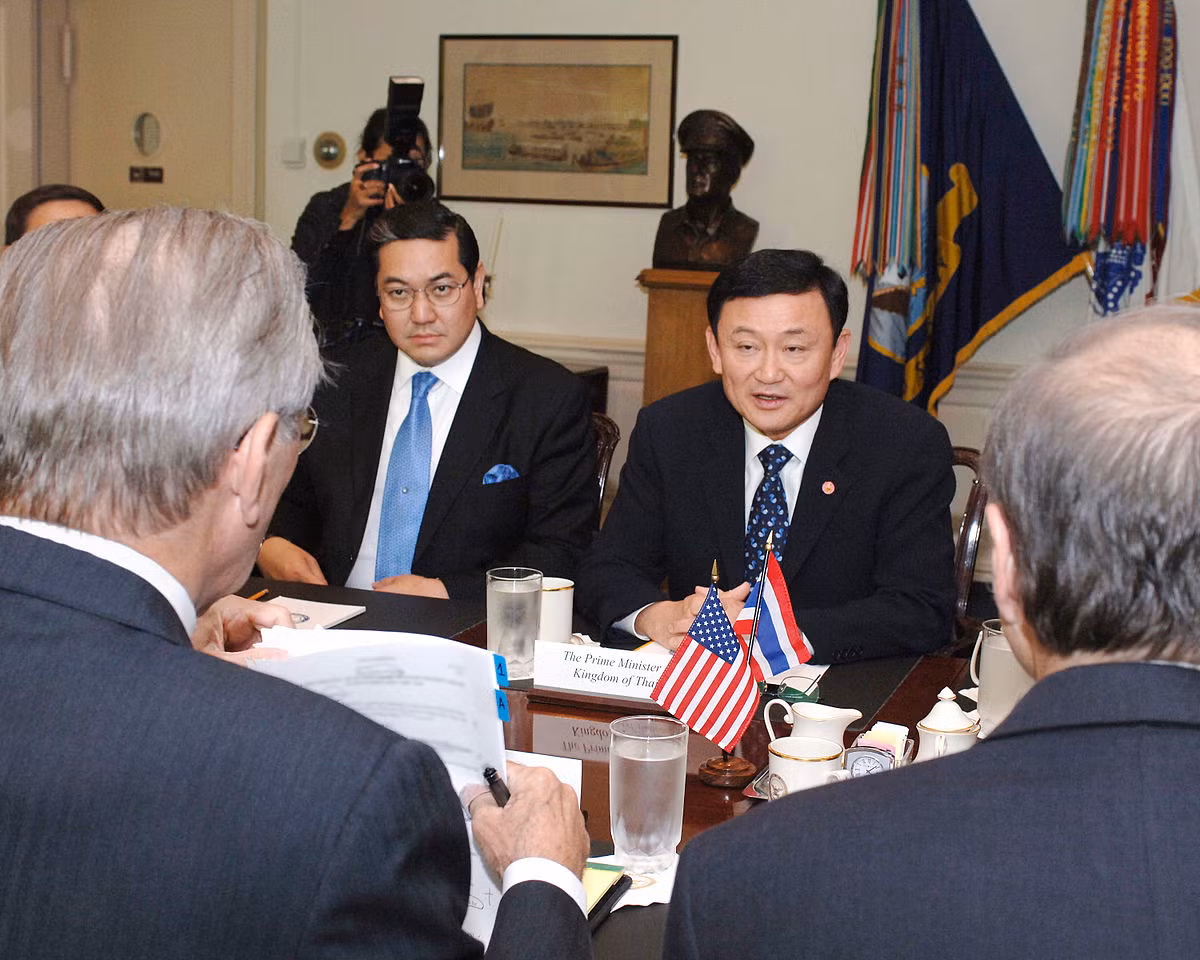 Tháng 10/1994, ông Thaksin được bổ nhiệm làm Bộ trưởng Ngoại giao Thái Lan và giữ cương vị này đến tháng 2/1995. Ảnh: CRT. 