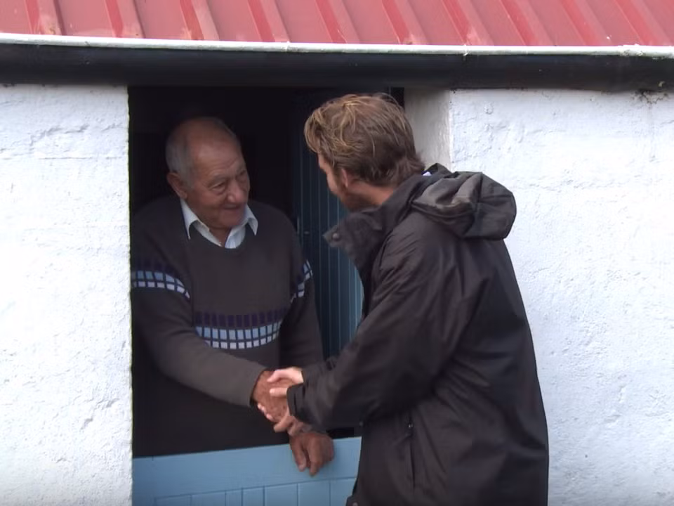 Một cư dân đảo Tristan Da Cunha chia sẻ, cộng đồng dân cư ở đây giống như một đại gia đình, và mọi người luôn sẵn sàng giúp đỡ lẫn nhau. Cuộc sống ở đây rất an toàn. Mời độc giả xem thêm video: Thị trấn Mỹ bầu dê làm Thị trưởng (Nguồn: VTC14)