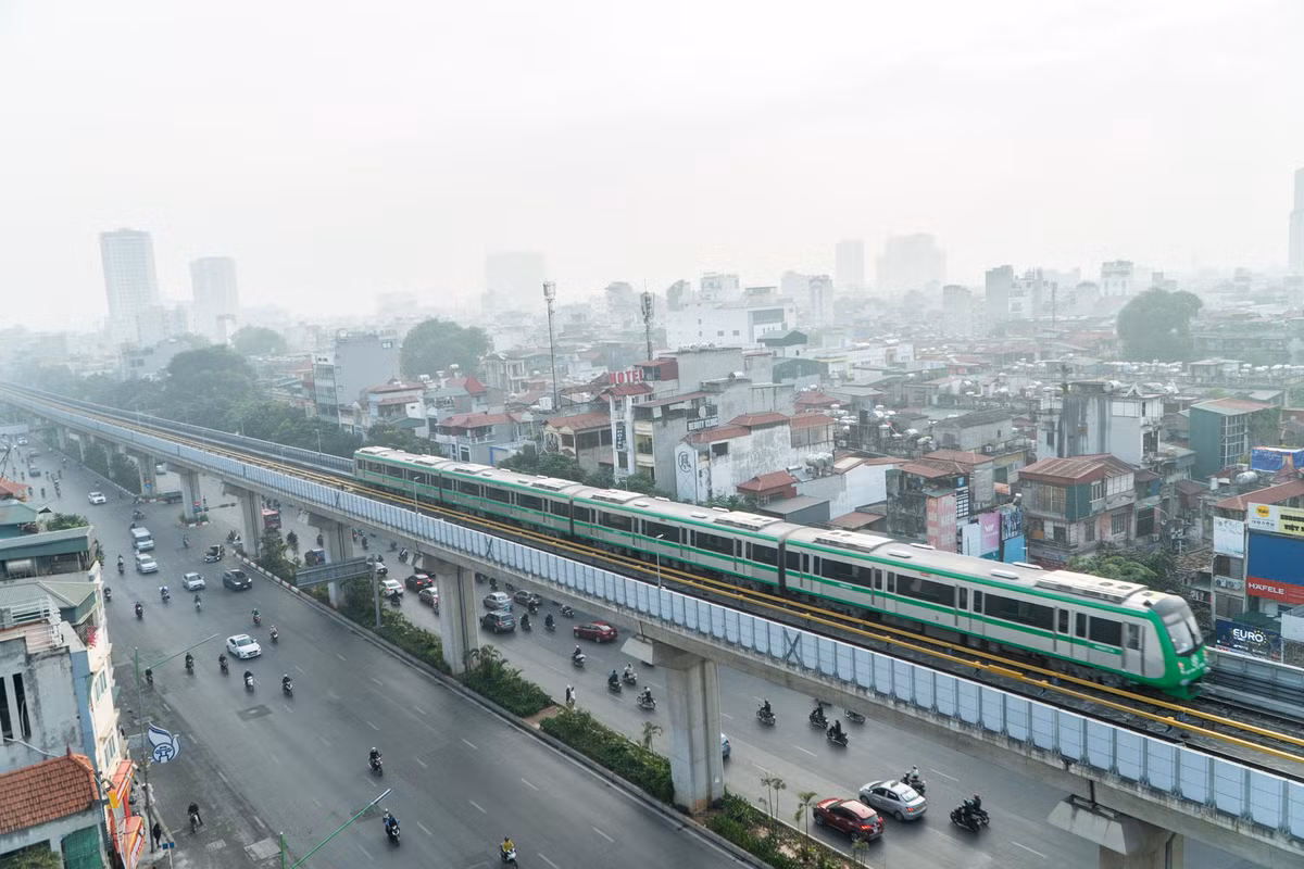 Cụ thể, các đơn vị đã xây dựng kế hoạch 4 giai đoạn, 15 nhóm công việc và 85 đầu việc. Đáng chú ý là các công việc trọng tâm như: Diễn tập các tình huống khẩn cấp trong hoạt động đường sắt đô thị; thực hiện vận hành thử toàn hệ thống (từ ngày 1/12/2020 đến ngày 31/12/2020); thực hiện công tác đánh giá an toàn hệ thống (do Tư vấn ACT - Pháp đánh giá).