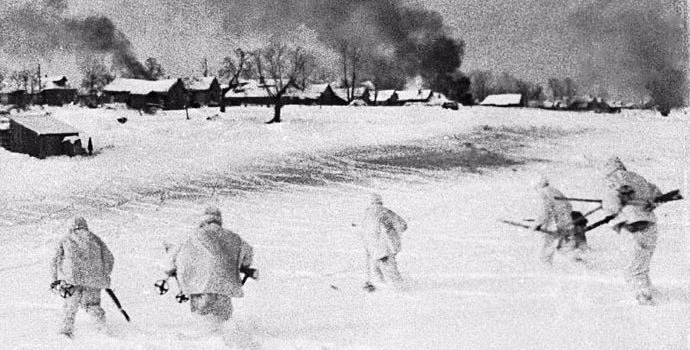 Đến cuối tháng 11/1941, cuộc tấn công Moscow của phát xít Đức suy yếu hoàn toàn. Vào ngày 5/12/1941, Hồng quân Liên Xô đã phát động cuộc phản công khiến lực lượng phát xít Đức thua đau và bị đẩy rùi ra cách xa thành phố Moscow khoảng 100 - 250 km.