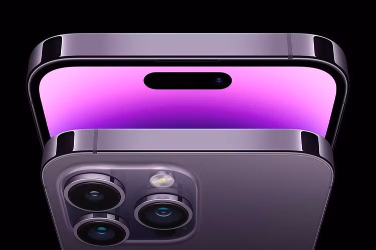 Một dự đoán khác đó là iPhone 15 Series có thể được trang bị công nghệ thấu kính tiềm vọng đầu tiên trong lịch sử. Công nghệ này đã được một số nhà sản xuất điện thoại thông minh Android sử dụng. Theo đó, điện thoại có ống kính tiềm vọng có khả năng zoom quang học ấn tượng hơn so với ống kính tele tiêu chuẩn.
