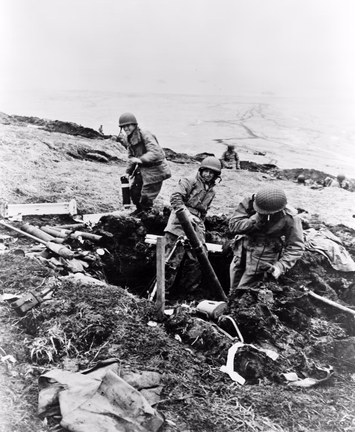 Trong những tháng cuối năm 1942, quân số thuộc Bộ Tư lệnh Alaska của Mỹ tăng lên thành 94.000 người. Đồng thời, Mỹ xây dựng nhiều căn cứ trên những đảo gần Kiska. Sau đó, đến tháng 1/1943, Mỹ triển khai nhiều đợt tấn công nhắm vào quân đội Nhật Bản.