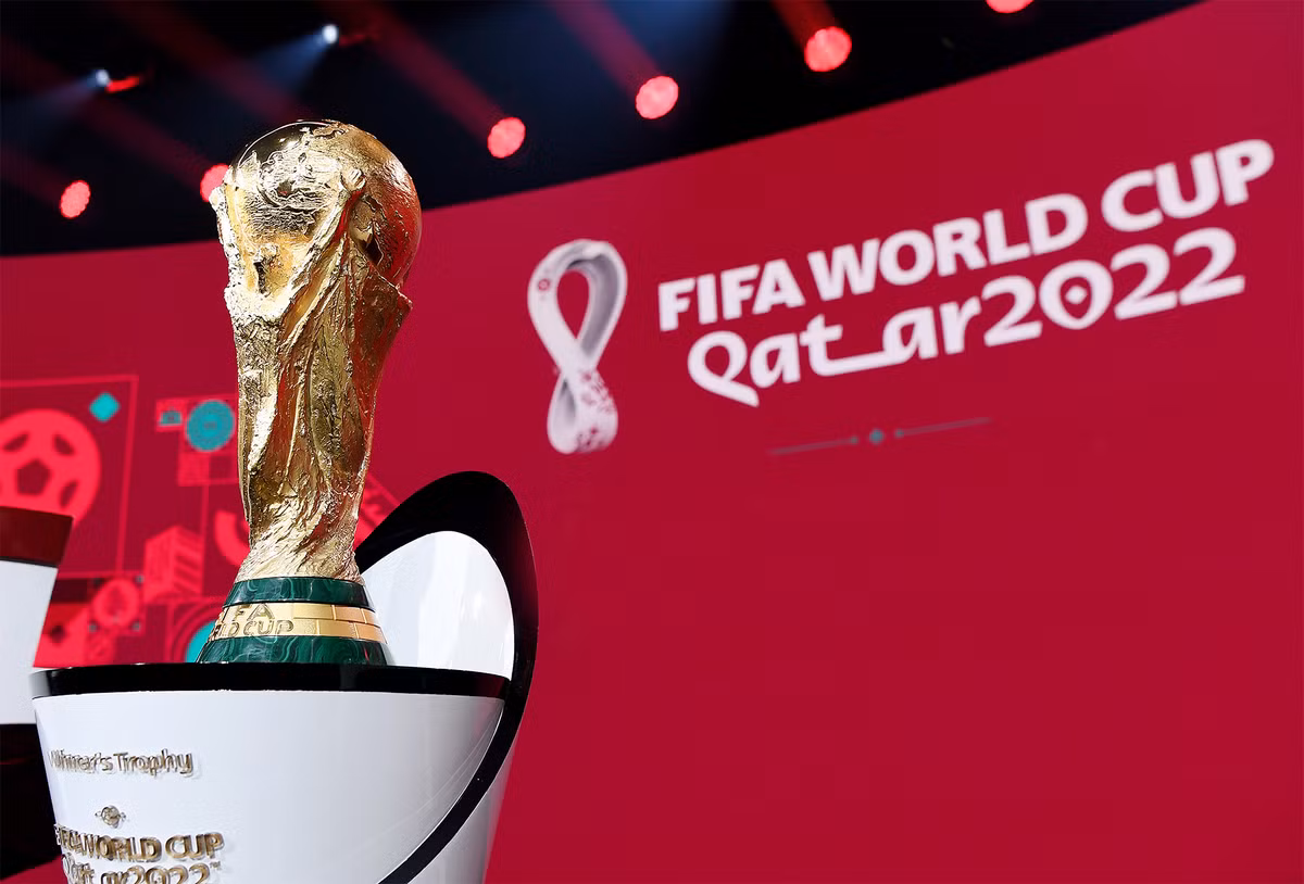 Vòng chung kết World Cup 2022 tổ chức tại Qatar từ ngày 20/11 - 18/12. Đây là lần đầu tiên trong lịch sử một kỳ World Cup được tổ chức vào mùa Đông, thay vì diễn ra vào mùa Hè như thường lệ. Theo đó, hàng triệu người hâm mộ trái bóng tròn trên thế giới sẽ đến Qatar để theo dõi những trận bóng hấp dẫn cũng như cổ vũ cho đội bóng yêu thích.
