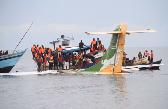 Hãng hàng không Precision Air cho biết chuyến bay gặp nạn mang số hiệu PW494, chở 39 hành khách và 4 thành viên phi hành đoàn gồm 2 phi công và 2 tiếp viên. Sau khi xảy ra sự cố nghiêm trọng trên, Thủ tướng Tanzania Kassim Majaliwa thông báo đã có ít nhất 19 người thiệt mạng trong vụ máy bay lao xuống hồ Victoria ngày 6/11.