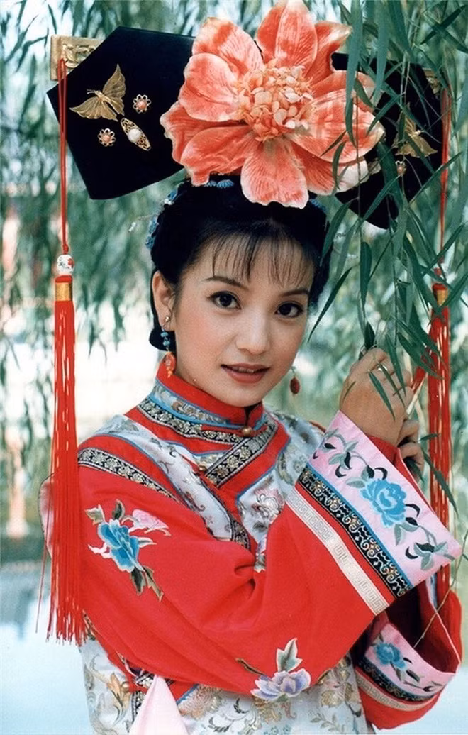 Mỗi khi phi tần bước đi, lưu tô sẽ nhẹ nhàng đung đưa theo tạo cảm giác "yểu điểu thục nữ". Theo đó, phi tần sẽ trở nên thanh tao, quyến rũ hơn.