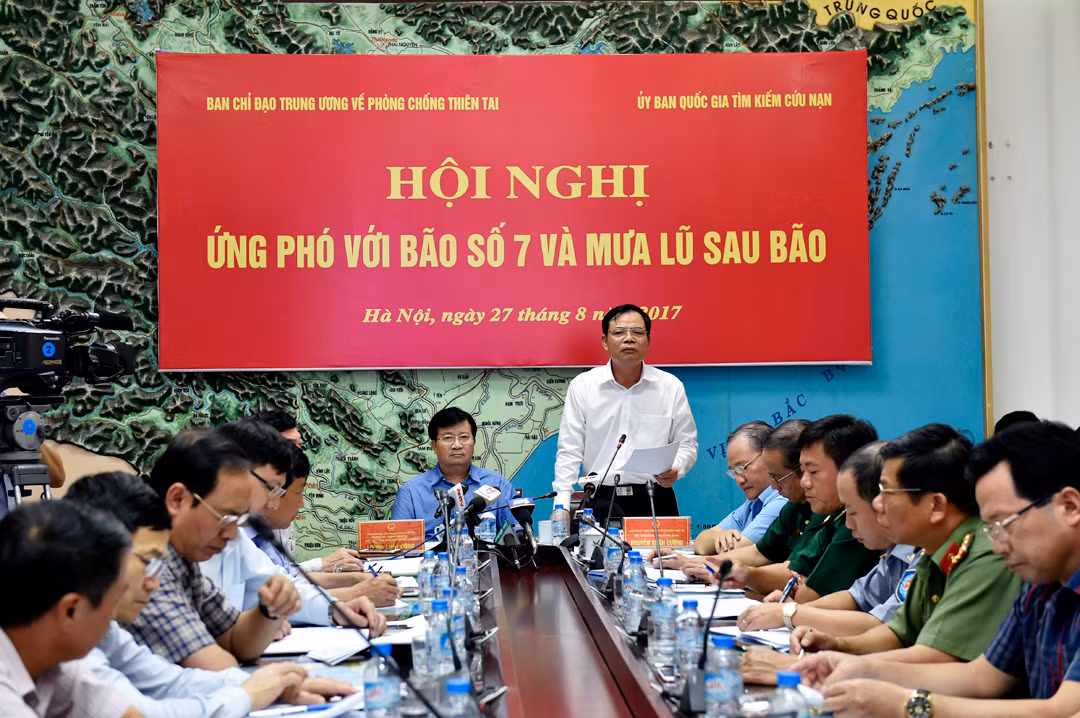 Bao so 7 gay mua lon o mien Bac, nguy co vo dap cao-Hinh-2