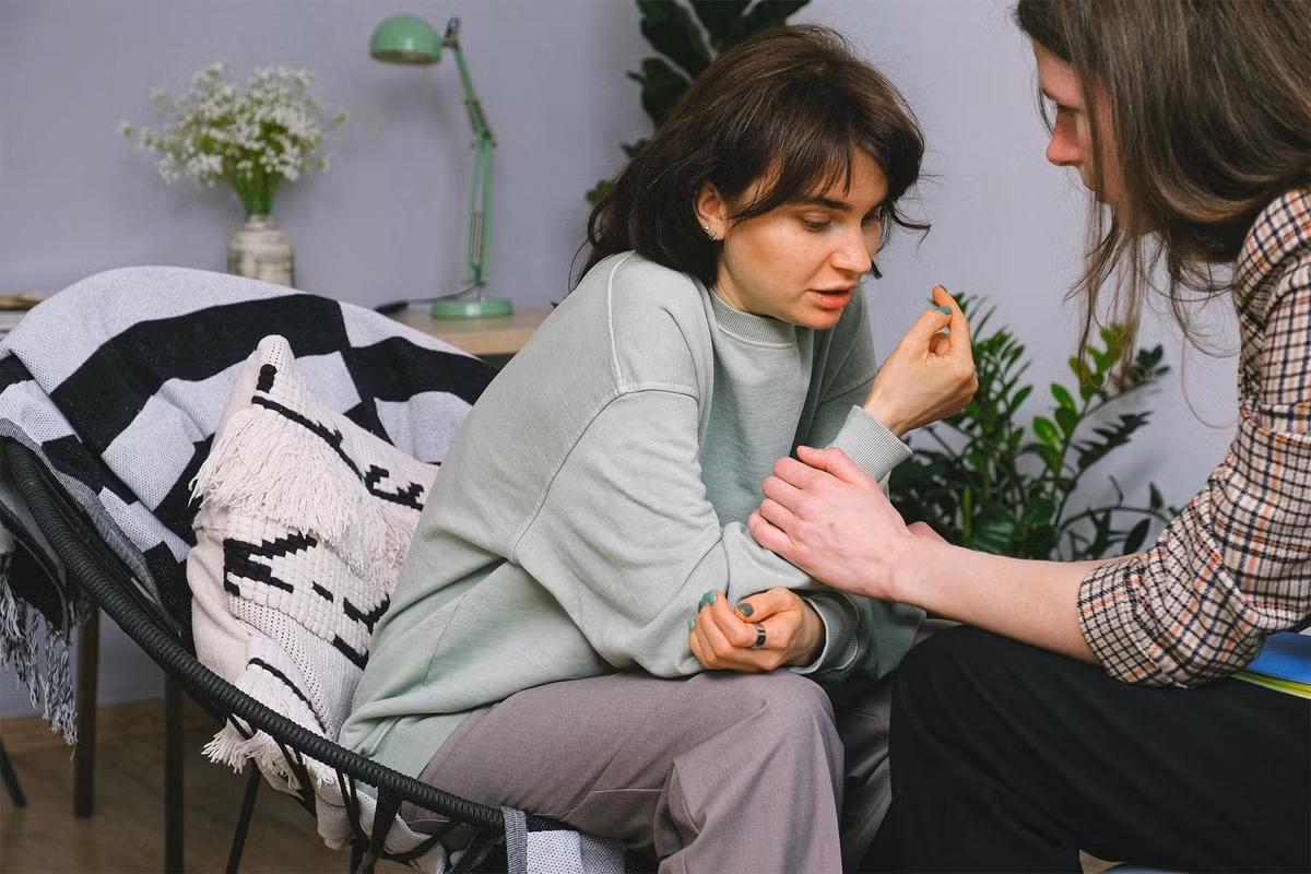 Chồng ngoại tình vì vợ giống cô giáo chủ nhiệm Chong ngoai tinh vi vo giong co giao chu nhiem