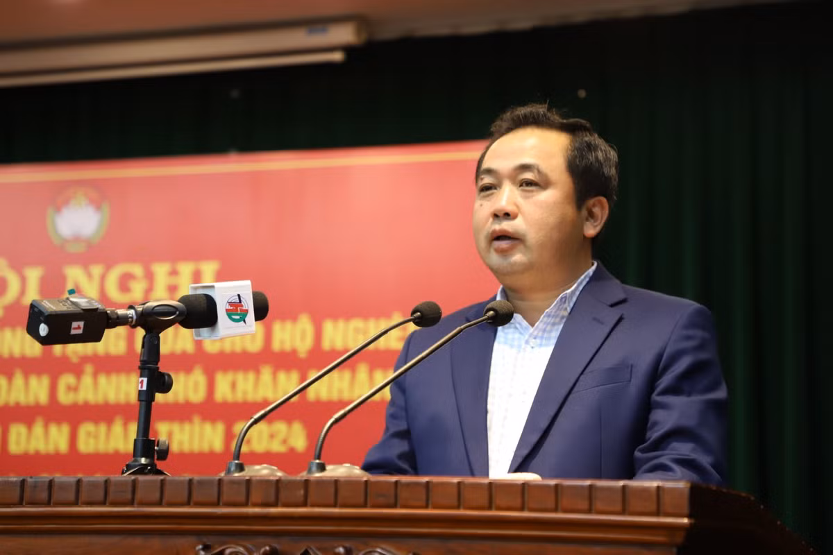 Hải Dương: 35.000 suất quà tặng hộ nghèo để “ai cũng có Tết” Hai Duong: 35.000 suat qua tang ho ngheo de “ai cung co Tet”